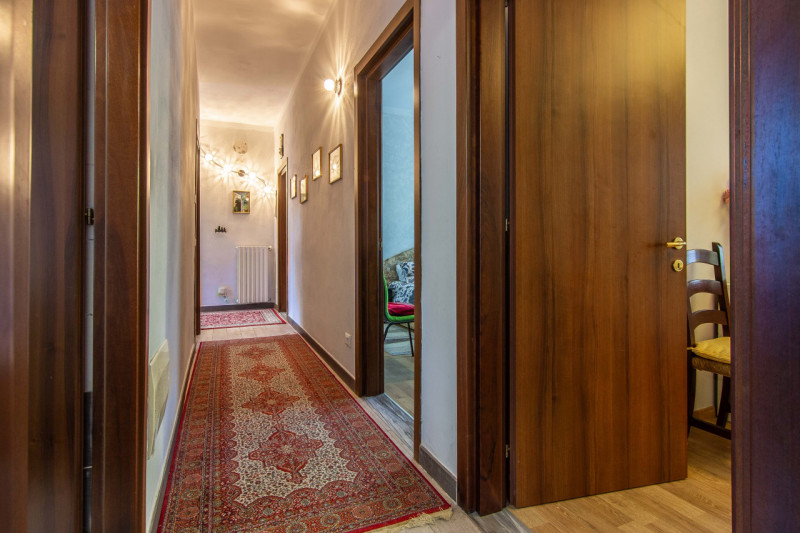 Porzione di Bifamiliare in orizzontale completamente ristrutturata nel 2016. 
L’immobile si svilu...