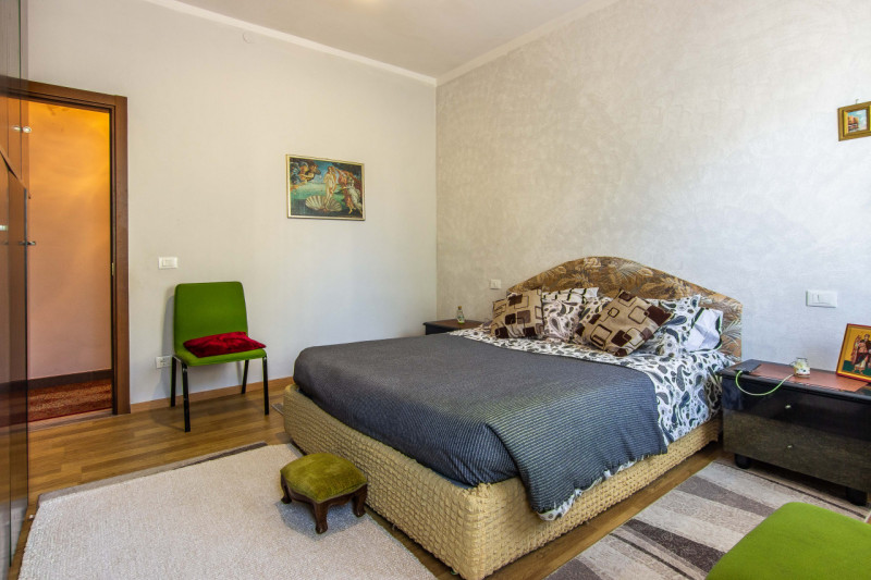 Porzione di Bifamiliare in orizzontale completamente ristrutturata nel 2016. 
L’immobile si svilu...