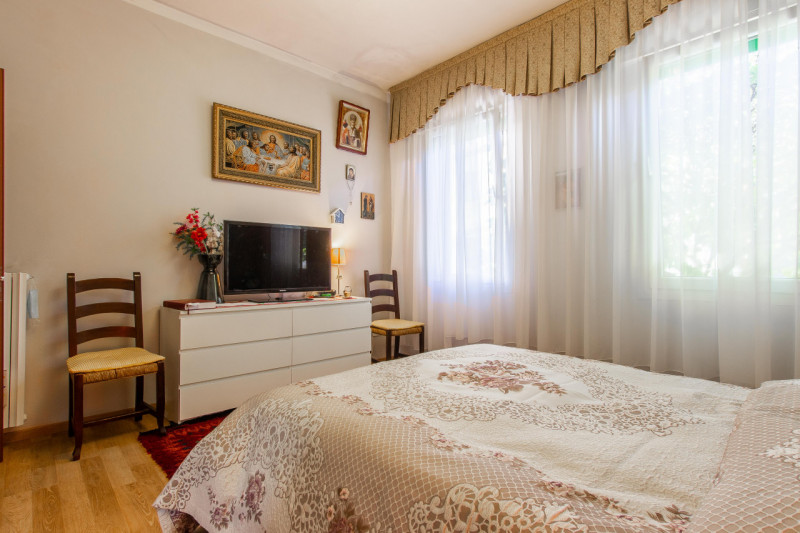 Porzione di Bifamiliare in orizzontale completamente ristrutturata nel 2016. 
L’immobile si svilu...