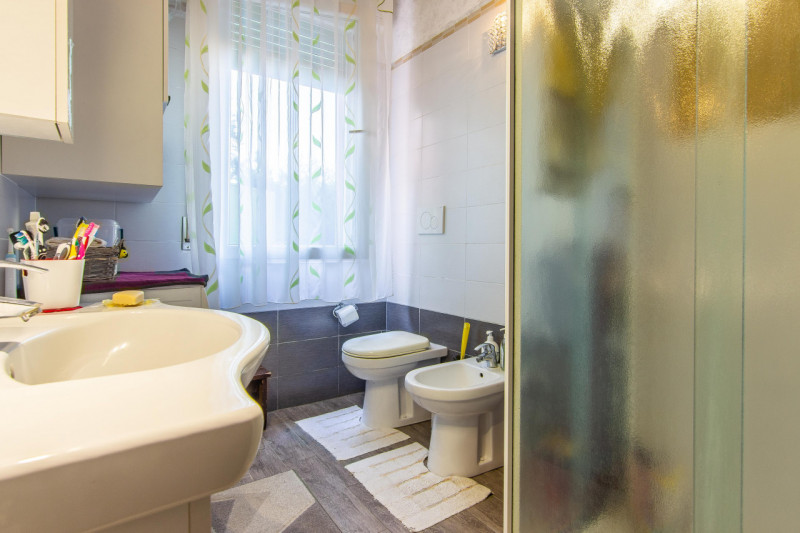 Porzione di Bifamiliare in orizzontale completamente ristrutturata nel 2016. 
L’immobile si svilu...