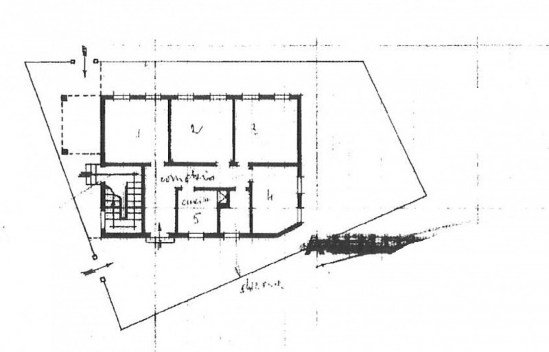 Porzione di Bifamiliare in orizzontale completamente ristrutturata nel 2016. 
L’immobile si svilu...