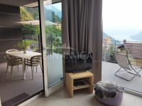 Appartamento come nuovo con vista lago e piscina