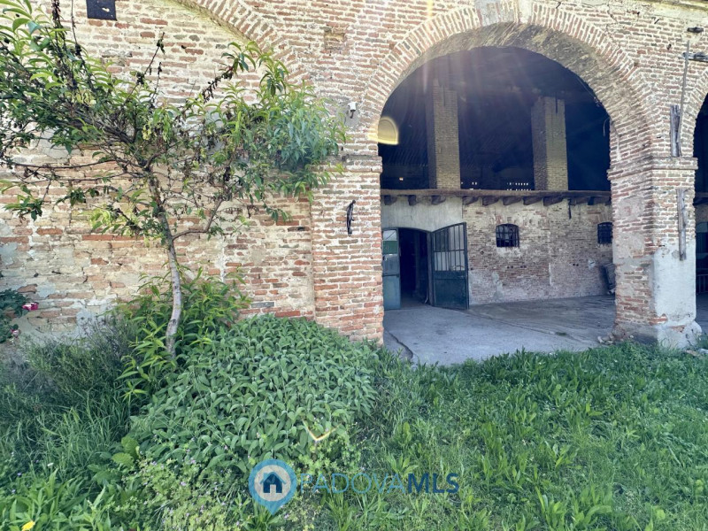 Immobile in esclusiva al Gruppo Padova MLS
Il rustico in vendita a Casalserugo, situato lontano d...