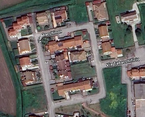 Ad Anguillara Veneta, in via Tabacchificio, proponiamo un terreno edificabile di 622 metri quadra...