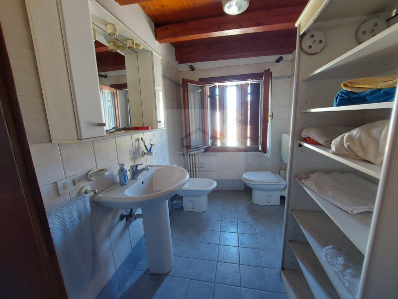 POVOLARO-DUEVILLE 

Se cerchi una casa che unisca il fascino rustico ed il comfort, questa  casa ...