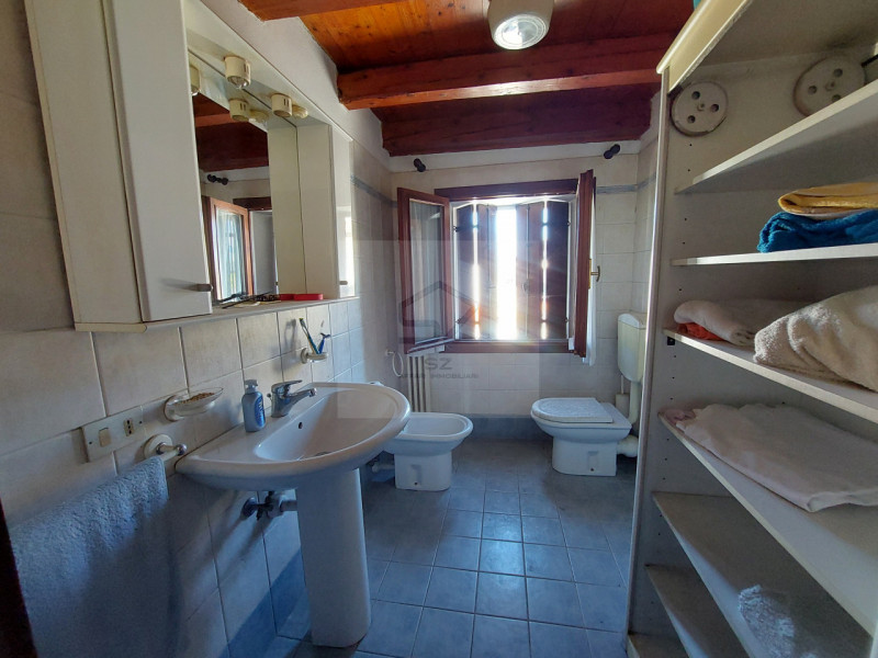 POVOLARO-DUEVILLE 

Se cerchi una casa che unisca il fascino rustico ed il comfort, questa  casa ...