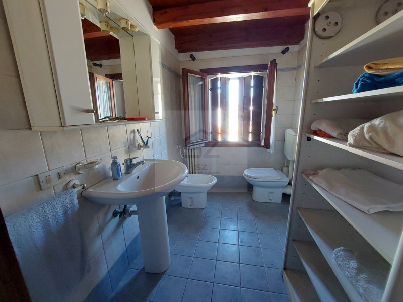 POVOLARO-DUEVILLE 

Se cerchi una casa che unisca il fascino rustico ed il comfort, questa  casa ...