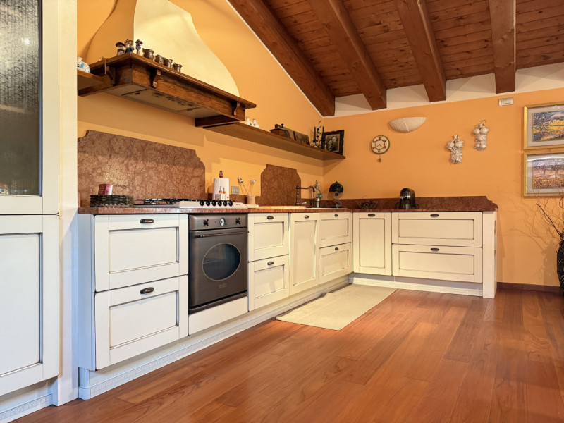 PONSO: paesino a 5 km da Este, contesto silenzioso ed immerso nel verde, ideale per gli amanti di...