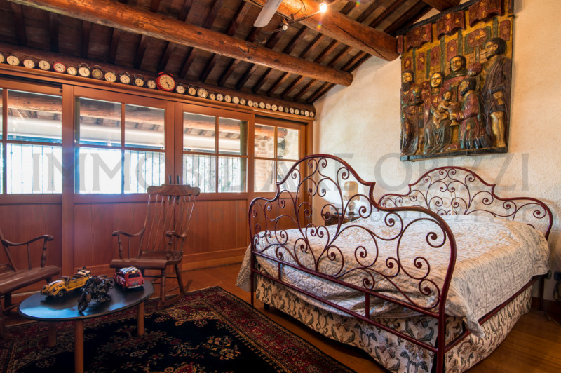 Immergiti nel verde rigoglioso dei Colli Euganei con questa straordinaria opportunità immobiliare...