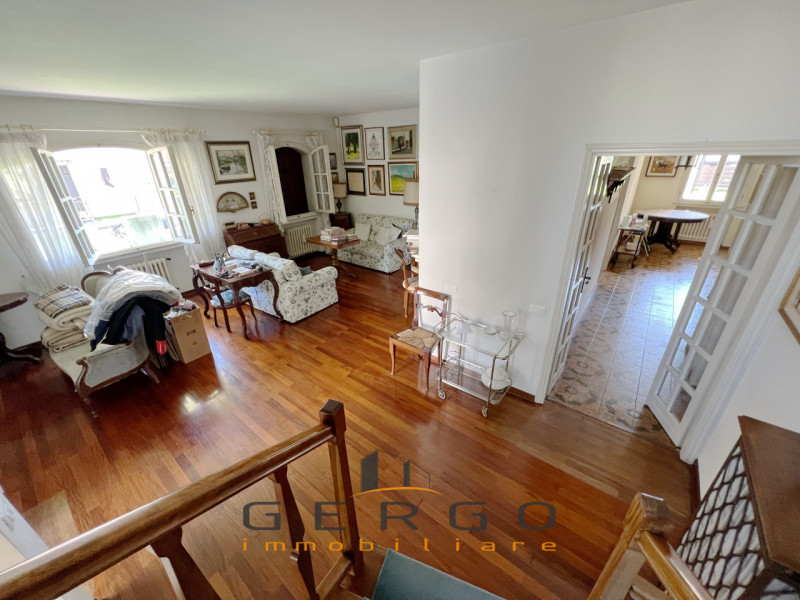 (Per INFO Cristina 3389226442) Ampia villa. A Padova, in zona Guizza, proponiamo in vendita villa...