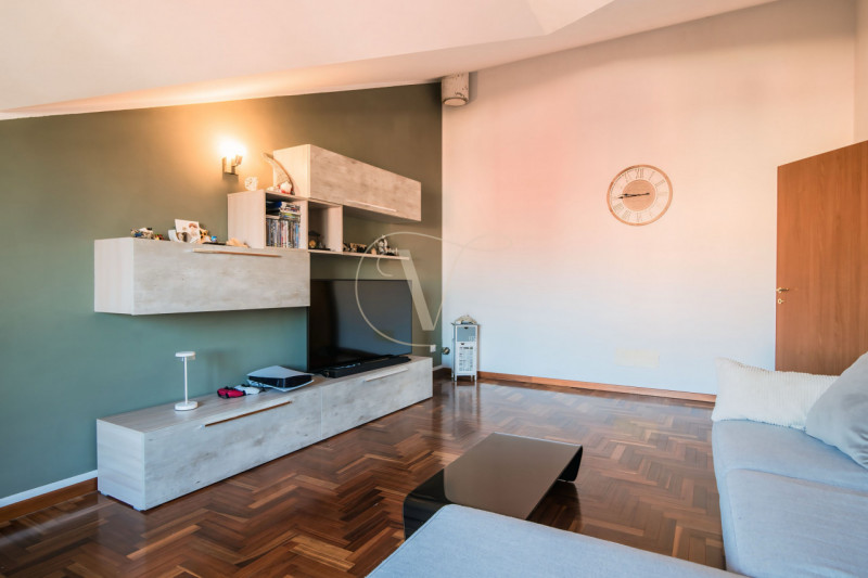 Se cerchi un immobile in ottime condizioni, super luminoso e con bassissime spese di gestione, qu...