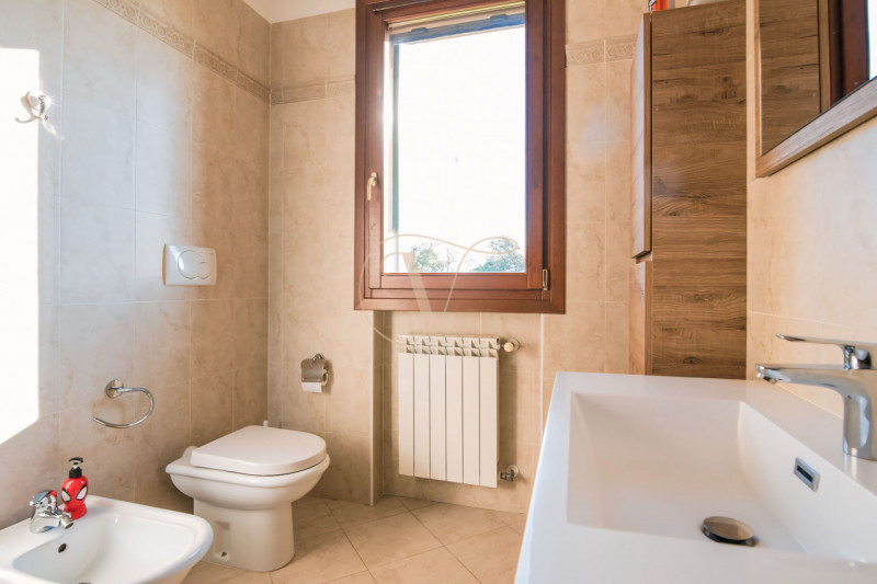 Se cerchi un immobile in ottime condizioni, super luminoso e con bassissime spese di gestione, qu...