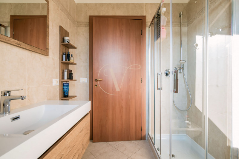 Se cerchi un immobile in ottime condizioni, super luminoso e con bassissime spese di gestione, qu...