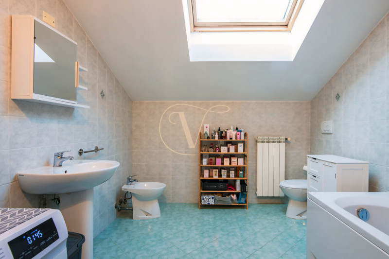 Se cerchi un immobile in ottime condizioni, super luminoso e con bassissime spese di gestione, qu...