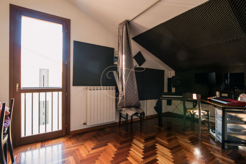 Se cerchi un immobile in ottime condizioni, super luminoso e con bassissime spese di gestione, qu...