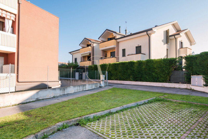 Se cerchi un immobile in ottime condizioni, super luminoso e con bassissime spese di gestione, qu...