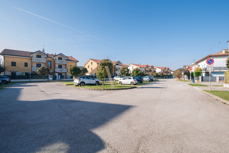 Se cerchi un immobile in ottime condizioni, super luminoso e con bassissime spese di gestione, qu...