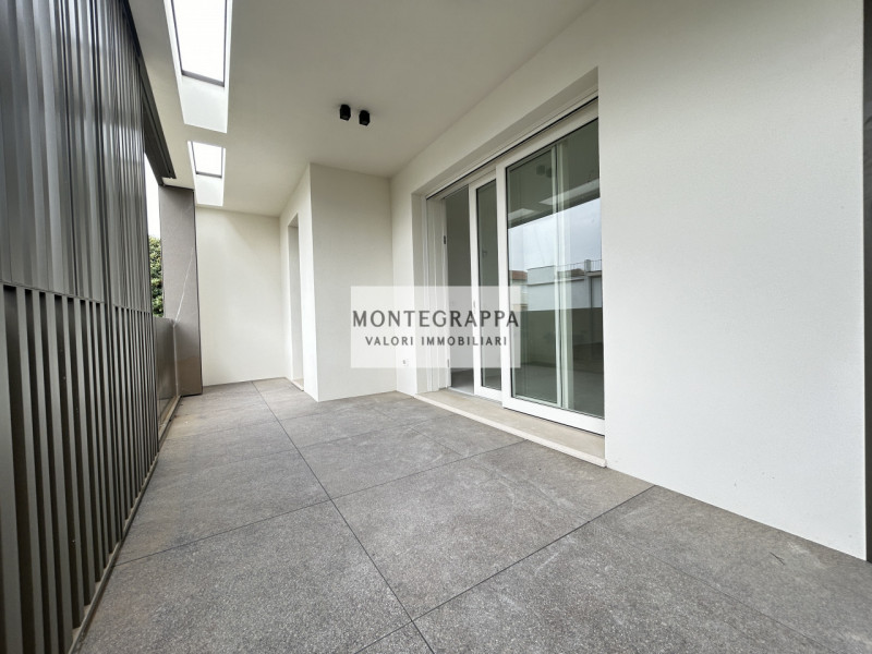 Rif.A-2237

Scopri la tua nuova casa ideale in questo straordinario appartamento situato nel cent...