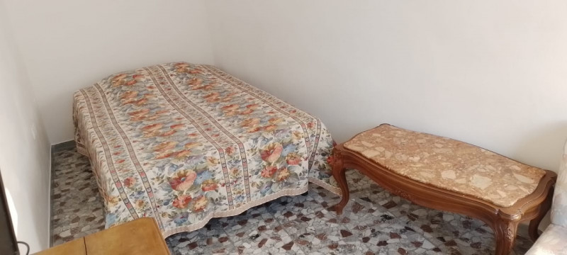 Affittasi appartamento per studenti con tre camere matrimoniali e un bagno, arredato, adatto a qu...