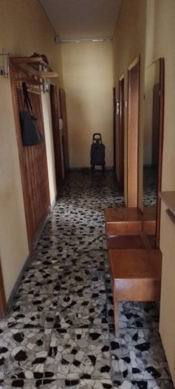 Affittasi appartamento per studenti con tre camere matrimoniali e un bagno, arredato, adatto a qu...