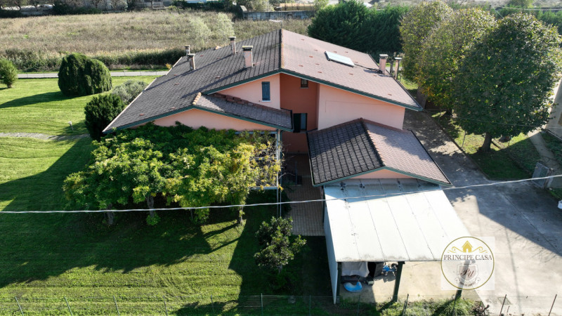 RIF. S388 - Proponiamo a Casale di Scodosia Villetta Singola con giardino di pertinenza in posizi...