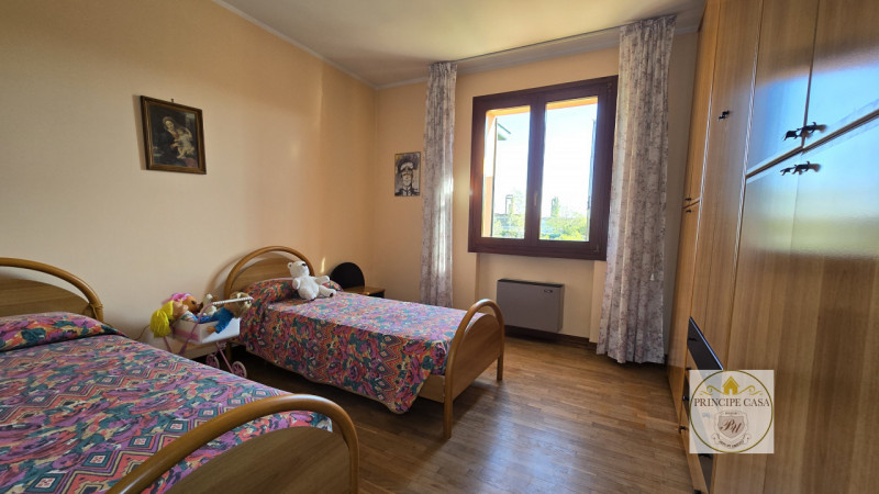 RIF. S388 - Proponiamo a Casale di Scodosia Villetta Singola con annesso capannone e terreno adia...