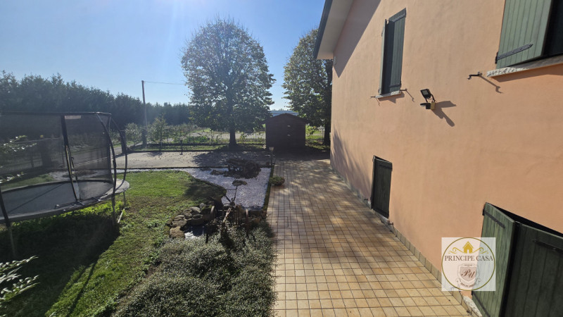 RIF. S388 - Proponiamo a Casale di Scodosia Villetta Singola con giardino di pertinenza in posizi...