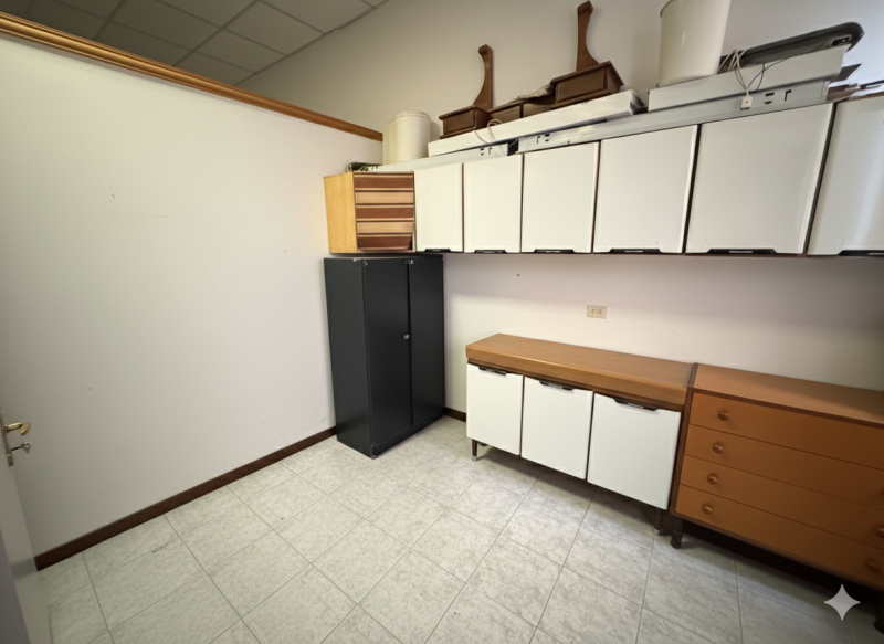 Nel cuore pulsante di Masi, affacciata direttamente sulla Piazza principale, proponiamo in vendit...