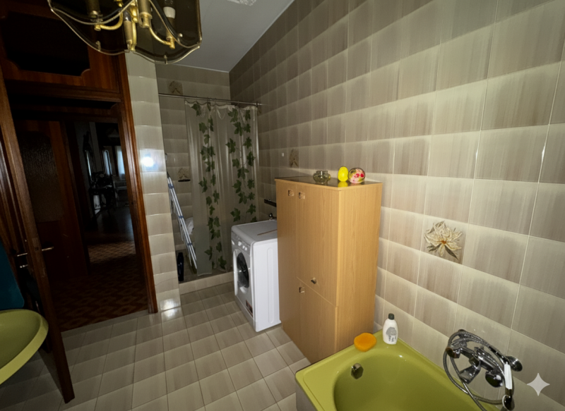 Nel cuore pulsante di Masi, affacciata direttamente sulla Piazza principale, proponiamo in vendit...