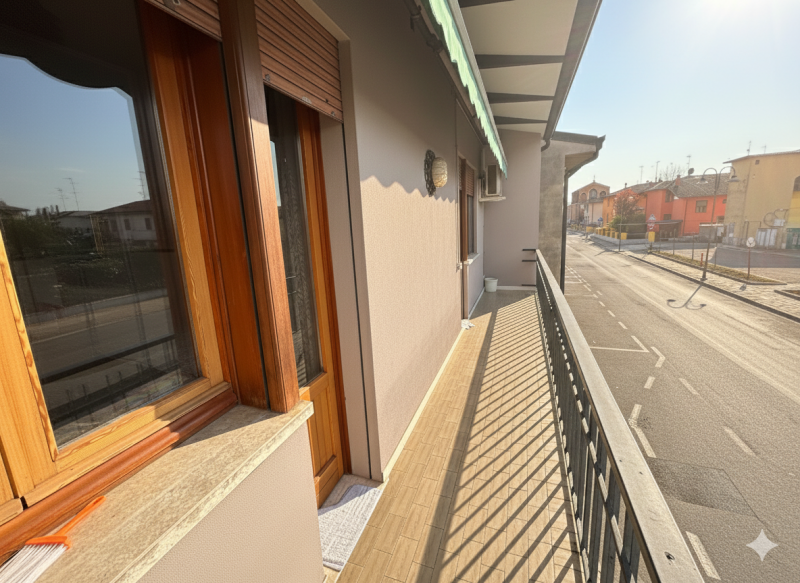 Nel cuore pulsante di Masi, affacciata direttamente sulla Piazza principale, proponiamo in vendit...