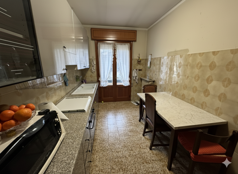 Nel cuore pulsante di Masi, affacciata direttamente sulla Piazza principale, proponiamo in vendit...