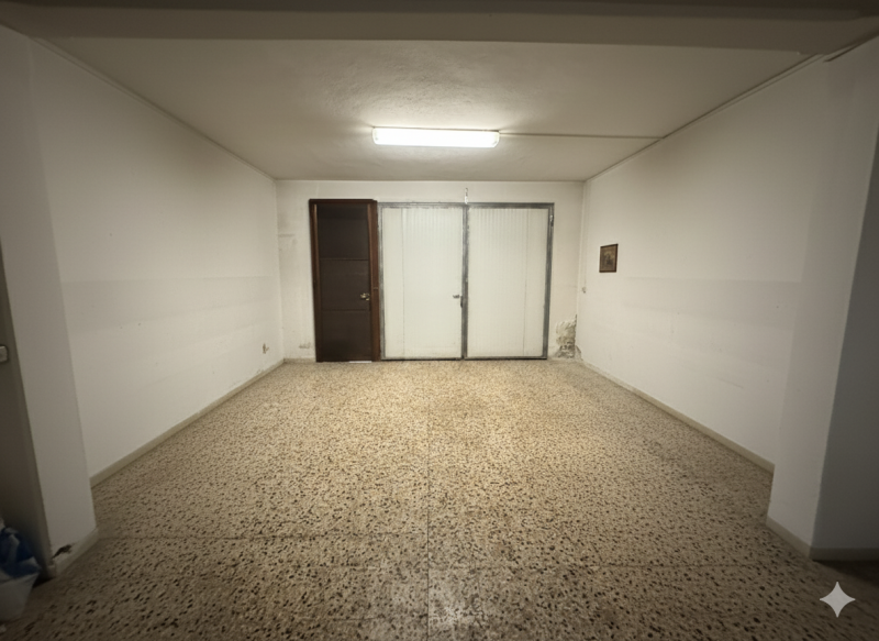 Nel cuore pulsante di Masi, affacciata direttamente sulla Piazza principale, proponiamo in vendit...