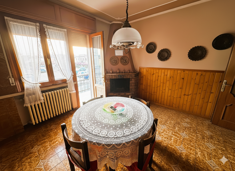 Nel cuore pulsante di Masi, affacciata direttamente sulla Piazza principale, proponiamo in vendit...