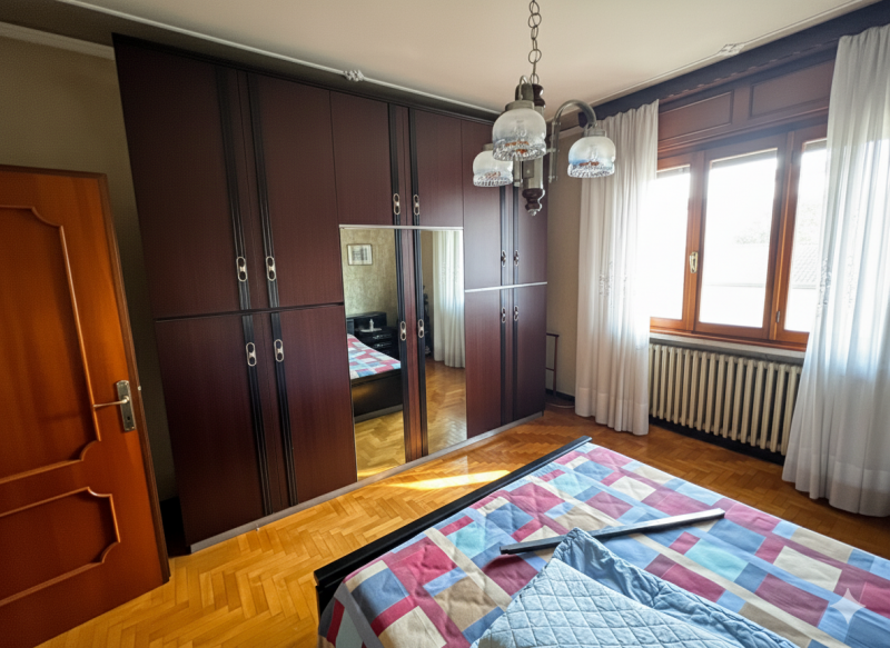 Nel cuore pulsante di Masi, affacciata direttamente sulla Piazza principale, proponiamo in vendit...