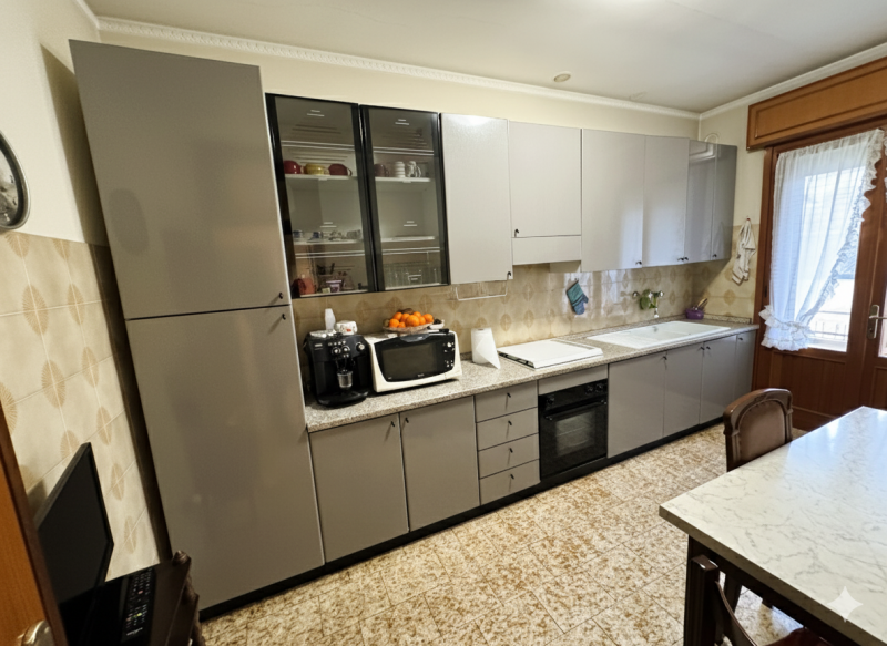 Nel cuore pulsante di Masi, affacciata direttamente sulla Piazza principale, proponiamo in vendit...