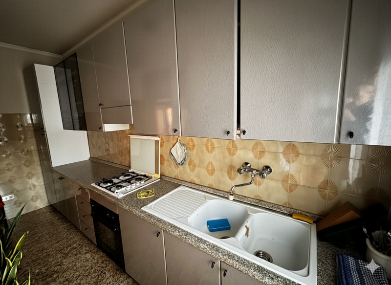 Nel cuore pulsante di Masi, affacciata direttamente sulla Piazza principale, proponiamo in vendit...