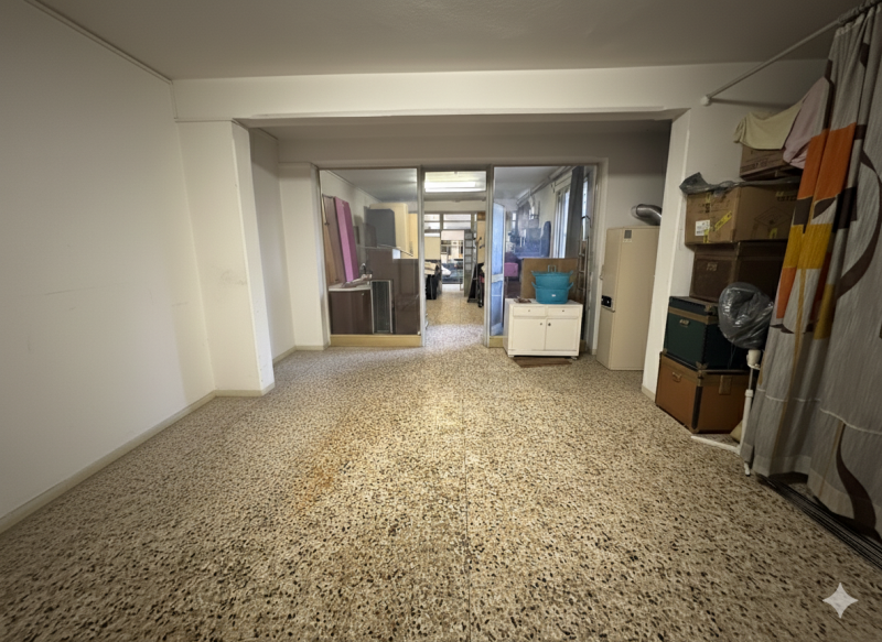 Nel cuore pulsante di Masi, affacciata direttamente sulla Piazza principale, proponiamo in vendit...