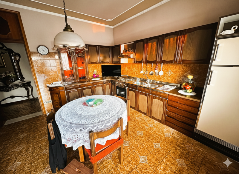 Nel cuore pulsante di Masi, affacciata direttamente sulla Piazza principale, proponiamo in vendit...