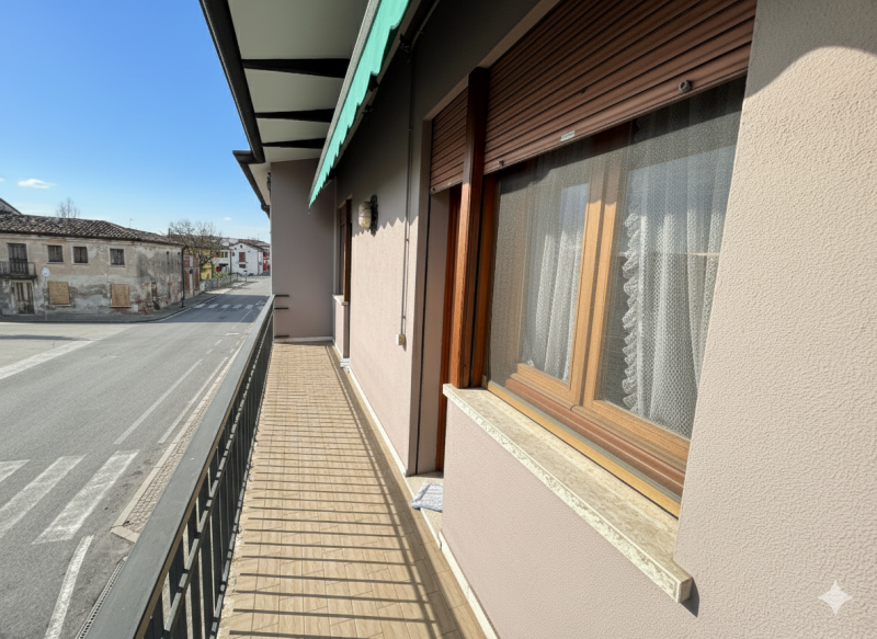 Nel cuore pulsante di Masi, affacciata direttamente sulla Piazza principale, proponiamo in vendit...