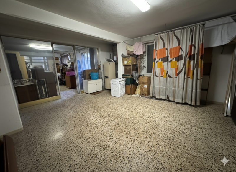 Nel cuore pulsante di Masi, affacciata direttamente sulla Piazza principale, proponiamo in vendit...