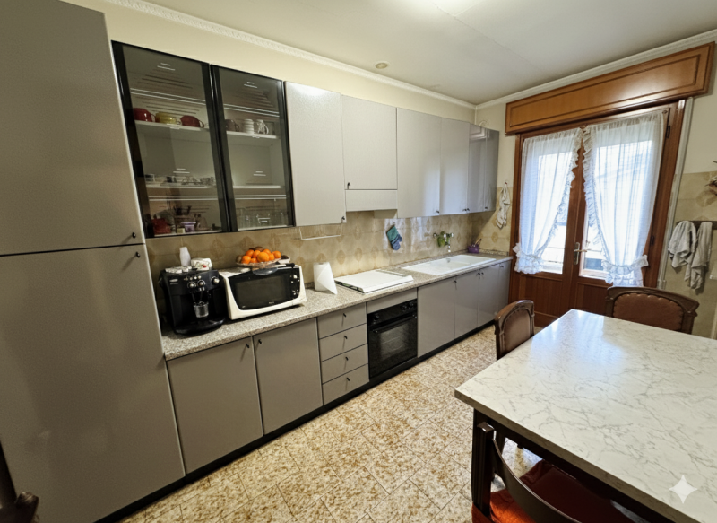 Nel cuore pulsante di Masi, affacciata direttamente sulla Piazza principale, proponiamo in vendit...