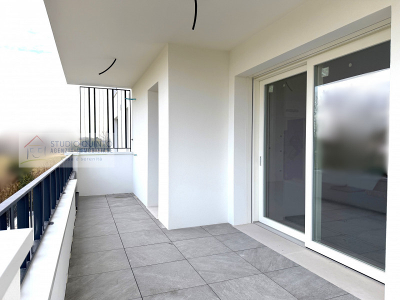 In una palazzina di sole cinque unità appartamento nuovo in pronta consegna al primo piano in cla...