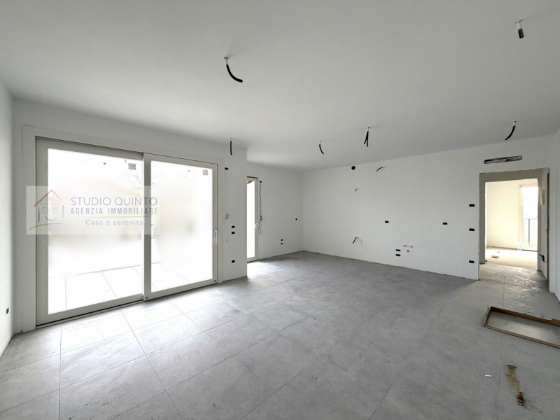 In una palazzina di sole cinque unità appartamento nuovo in pronta consegna al primo piano in cla...