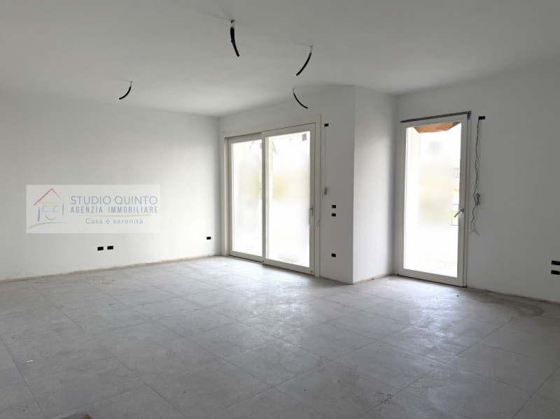 In una palazzina di sole cinque unità appartamento nuovo in pronta consegna al primo piano in cla...
