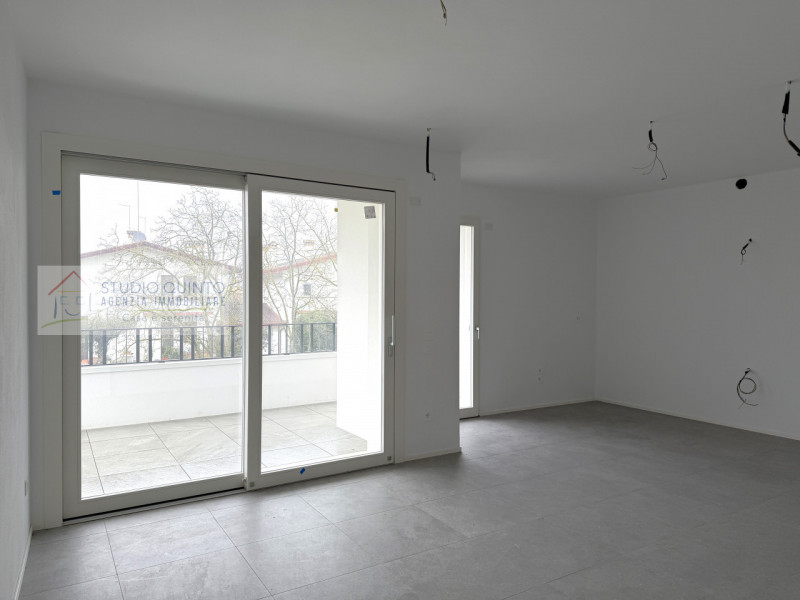 In una palazzina di sole cinque unità appartamento nuovo in pronta consegna al primo piano in cla...