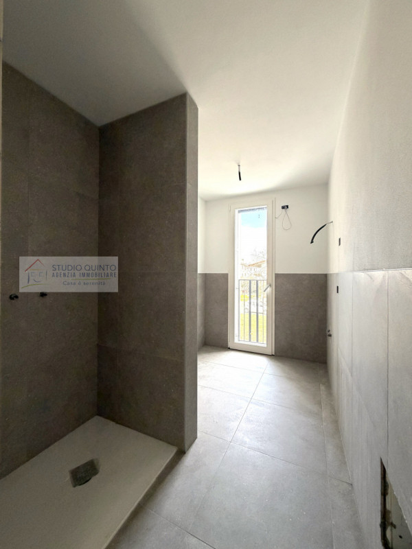 In una palazzina di sole cinque unità appartamento nuovo in pronta consegna al primo piano in cla...