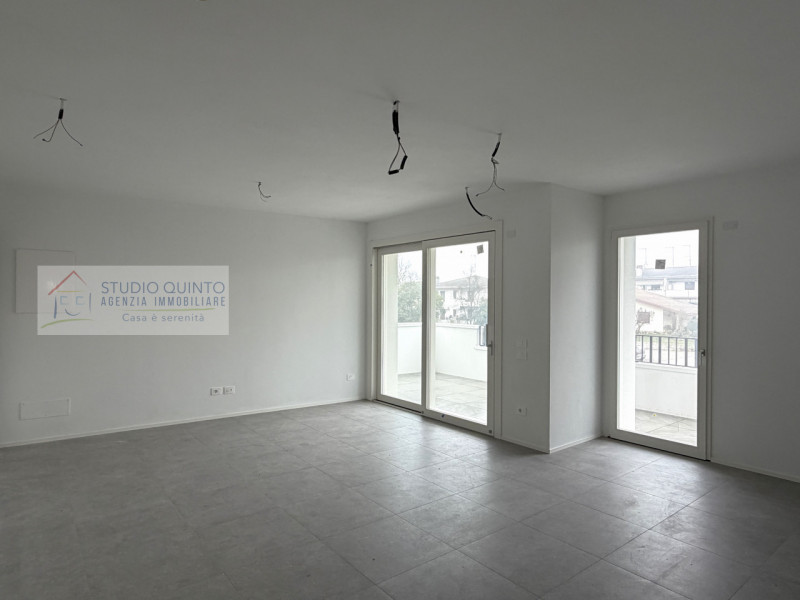 In una palazzina di sole cinque unità appartamento nuovo in pronta consegna al primo piano in cla...