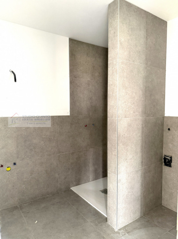 In una palazzina di sole cinque unità appartamento nuovo in pronta consegna al primo piano in cla...