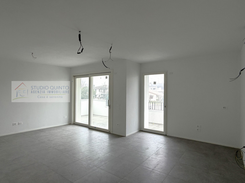 In una palazzina di sole cinque unità appartamento nuovo in pronta consegna al primo piano in cla...