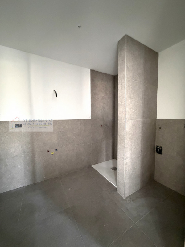 In una palazzina di sole cinque unità appartamento nuovo in pronta consegna al primo piano in cla...